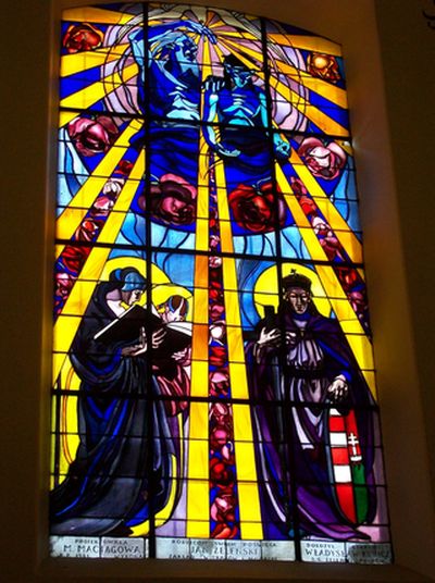 Witraż: Św. Trójca, św. Anna, św. Władysław
