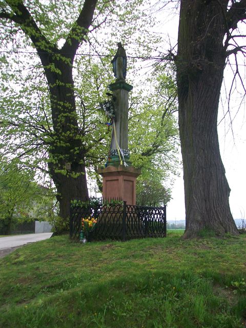 Kapliczka przed renowacją