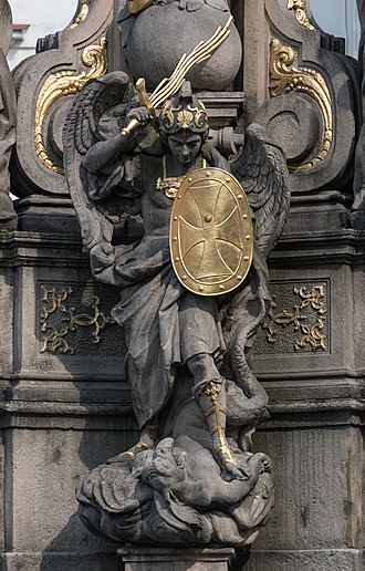 Święty Michał - kolumna Trójcy Świętej w Bystrzycy Kłodzkiej - Jacek Halicki - wikipedia.pl