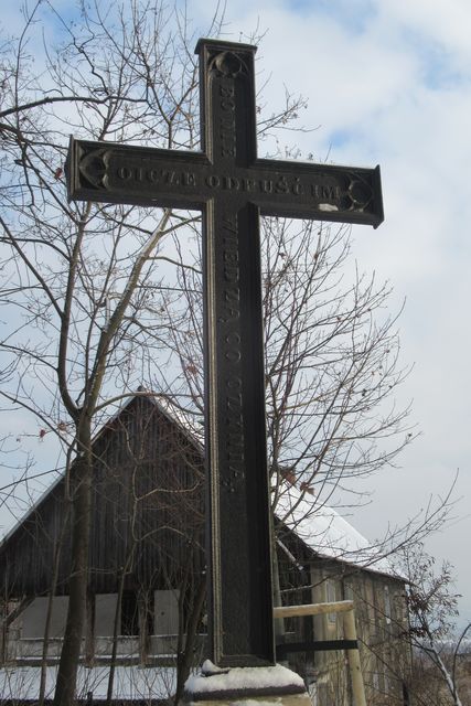 Krzyż rabacyjny w parku dworskim w Grodkowicach