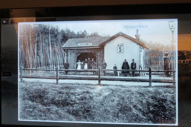 Stacja kolejowa Grodkowice - zdjęcie z wystawy na Zamku w Niepołomicach